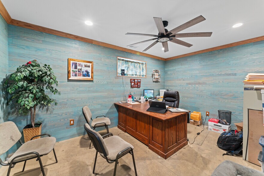 More Photos Of 814 SE Sunnyside School Rd, Blue Springs Warehouse For Sale