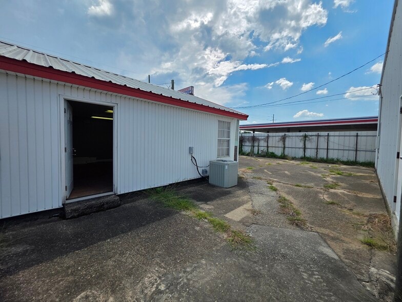 More Photos Of 7300 Westbank Expy, Marrero Distribution For Sale