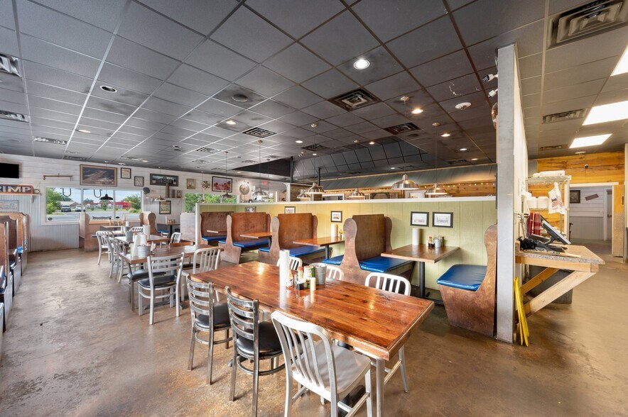 More Photos Of 1296 N Ferdon Blvd, Crestview Restaurant For Sale