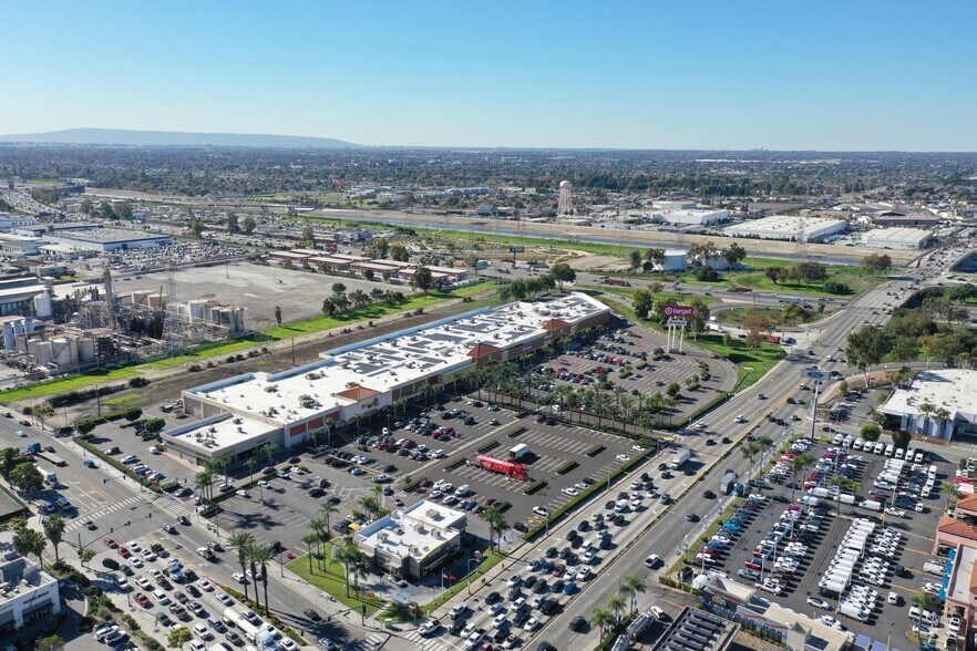 More Photos Of 5700 Firestone Blvd, South Gate Unknown For Lease