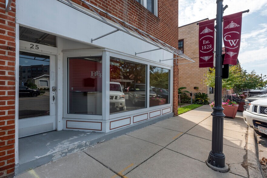 More Photos Of 25 N High St, Canal Winchester Storefront Retail Office For Lease