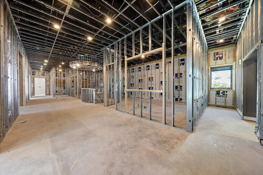 More Photos Of 2407 Bee Ridge Rd, Sarasota Restaurant For Sale