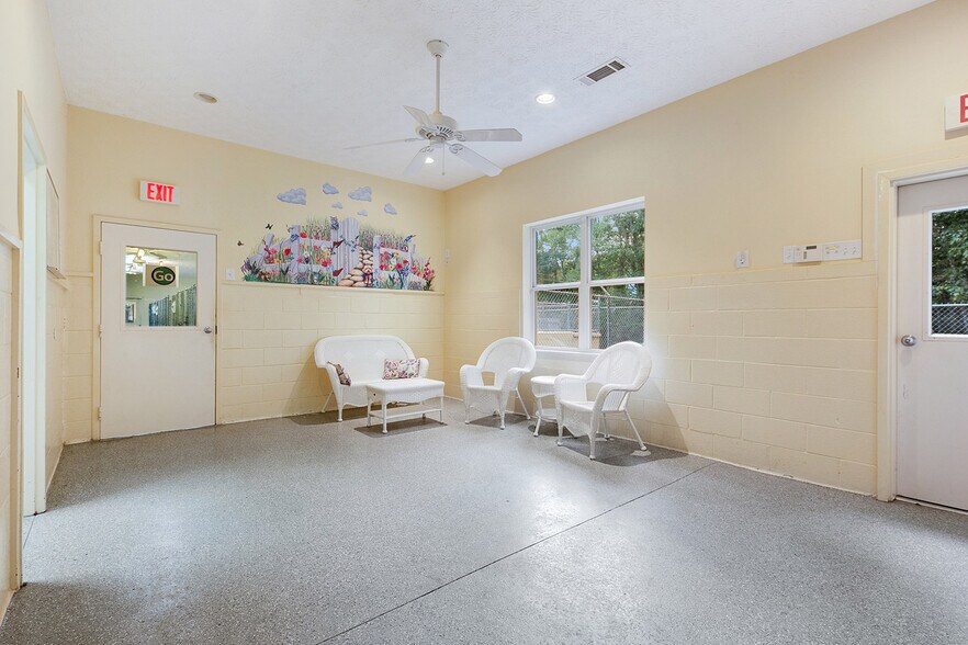 More Photos Of 22 Jefferson Pl, Newnan Veterinarian Kennel For Sale