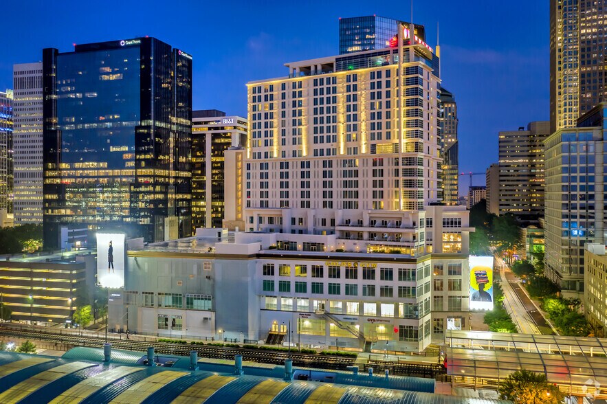 More Photos Of 220 E Trade St, Charlotte Hotel For Lease