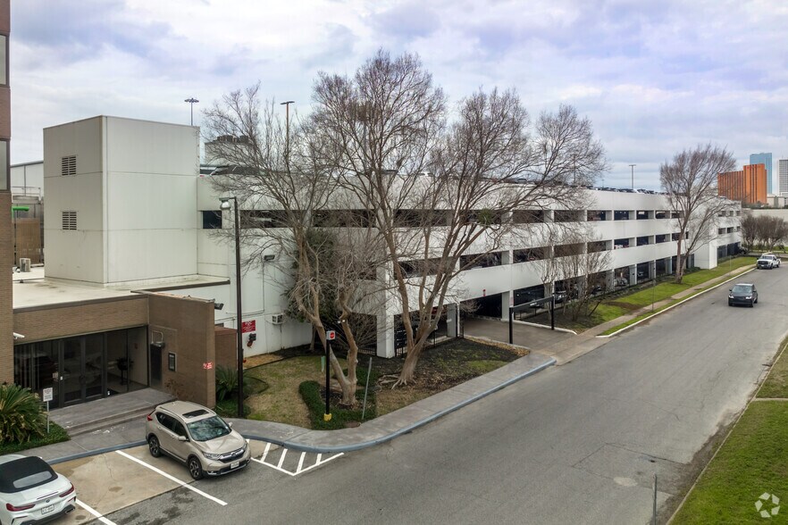 More Photos Of 2211 Norfolk St, Houston Office For Lease