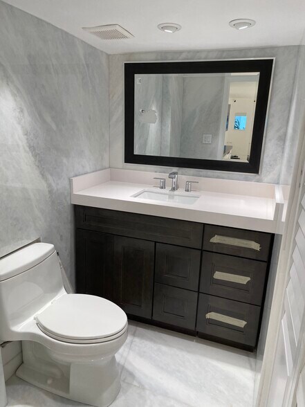 More Photos Of 990 NW 13th Ter, Fort Lauderdale Warehouse For Sale