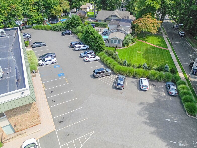 More Photos Of 385 S Maple Ave, Glen Rock Medical For Lease