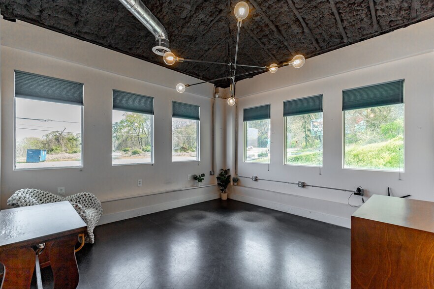More Photos Of 2502 Cummings Hwy, Chattanooga General Retail For Sale