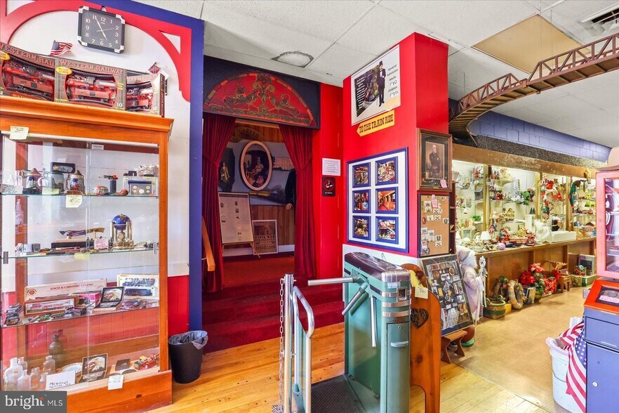 More Photos Of 425 Steinwehr Ave, Gettysburg Storefront Retail Office For Sale