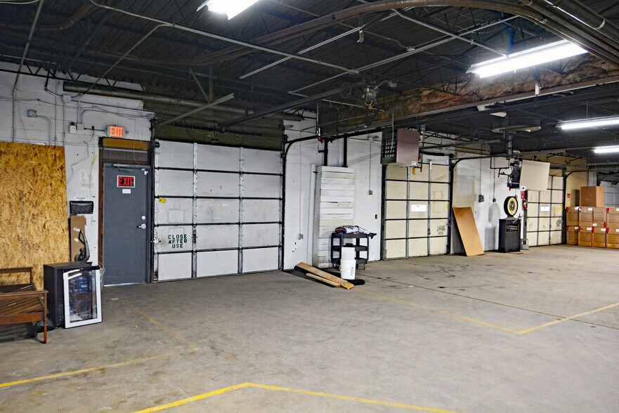 More Photos Of 4301 Hwy 7 W, Saint Louis Park Distribution For Lease