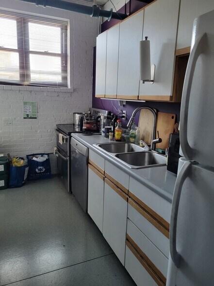 More Photos Of 90 Hamilton St, Cambridge Office For Sale