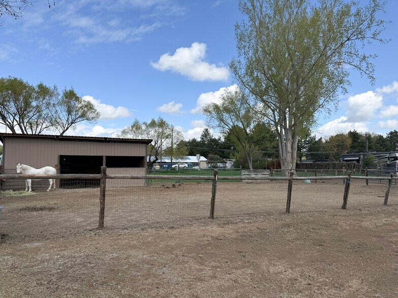More Photos Of 972 S Main St, Prineville Flex For Sale