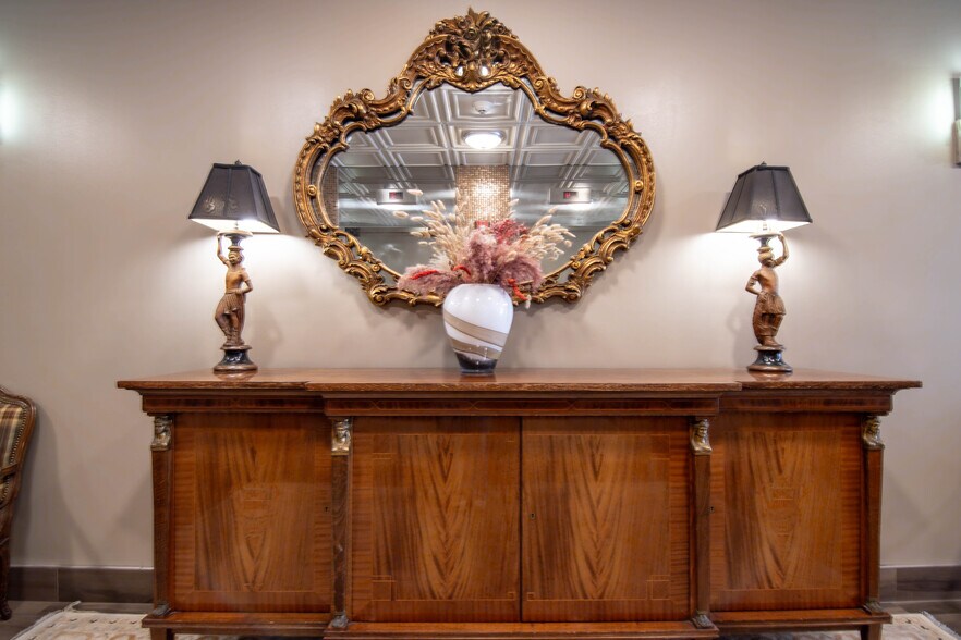 More Photos Of 696 N 1st Ave, Saint Petersburg Office For Lease