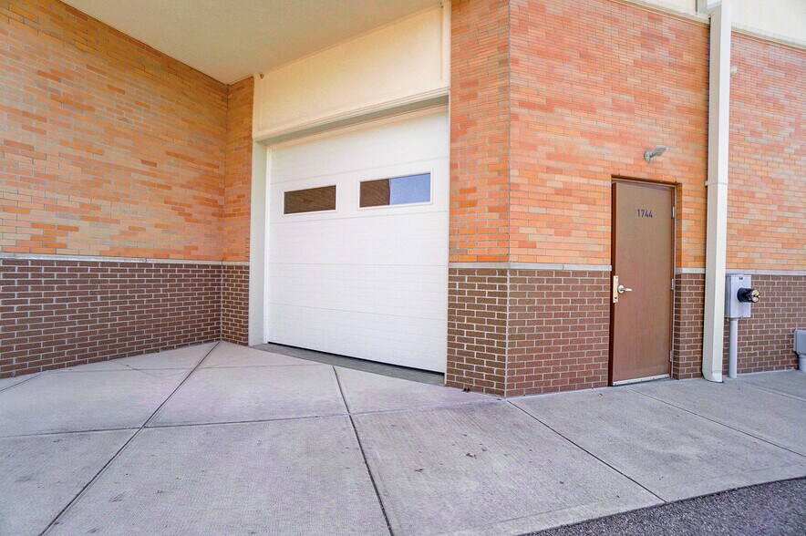 More Photos Of 1740 Thomas Paine Pky, Dayton Warehouse For Lease