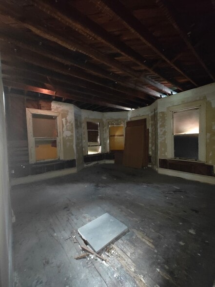 More Photos Of 2020 N Main St, Jacksonville Specialty For Sale