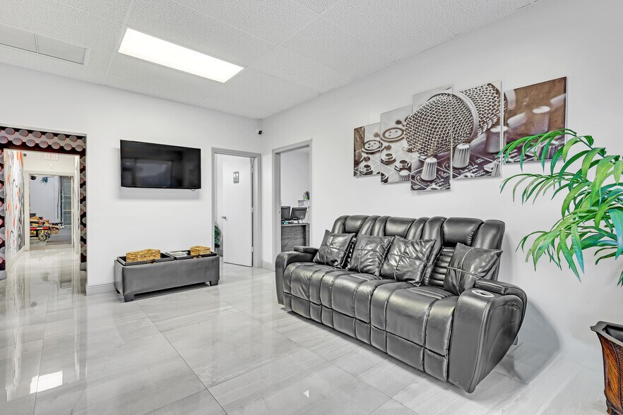 More Photos Of 3650 Coral Ridge Dr, Coral Springs Light Manufacturing For Sale