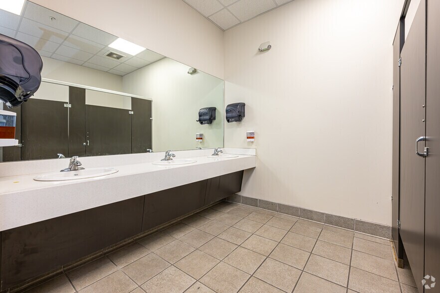 More Photos Of 2070 Commercial Dr, Port Allen Industrial For Sale