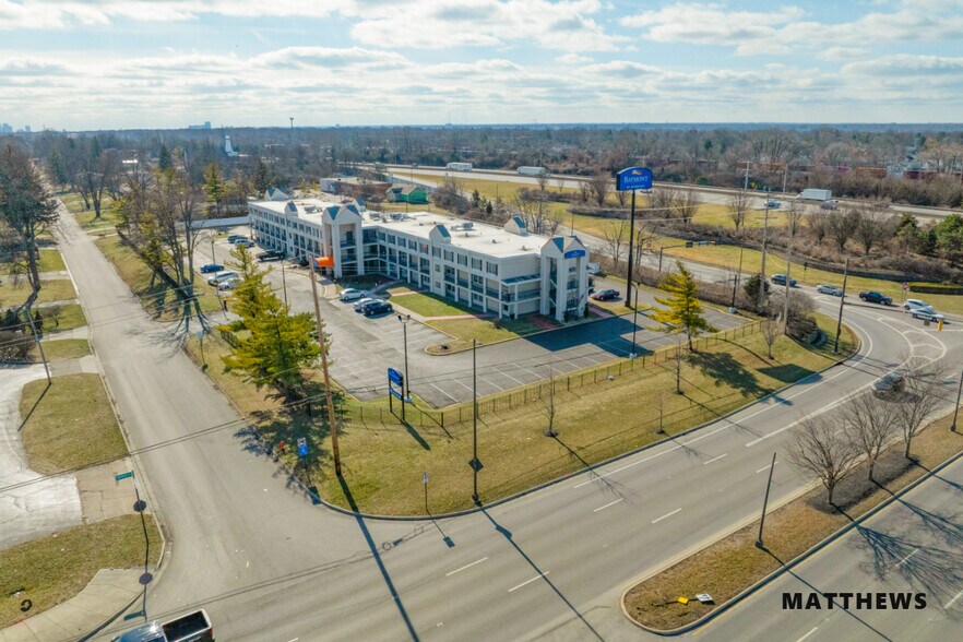 More Photos Of 887 Morse Rd, Columbus Hotel For Sale