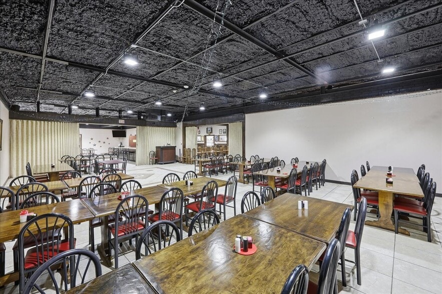 More Photos Of 3720 W Park Ave, Orange Flex For Sale