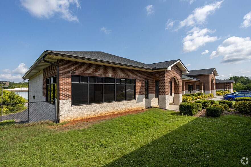 More Photos Of 5266 N National Dr, Knoxville Unknown For Lease