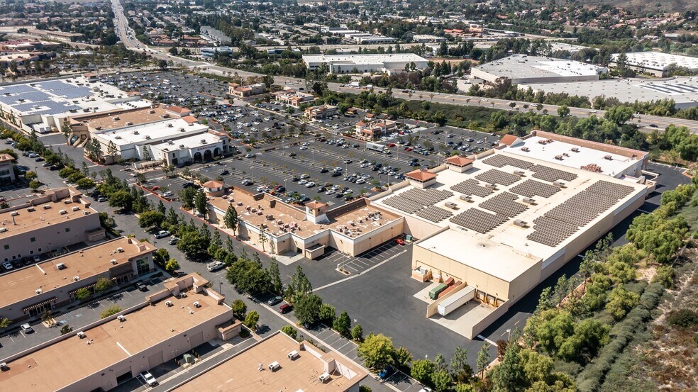 More Photos Of 800-888 New Los Angeles Ave, Moorpark Department Store For Sale