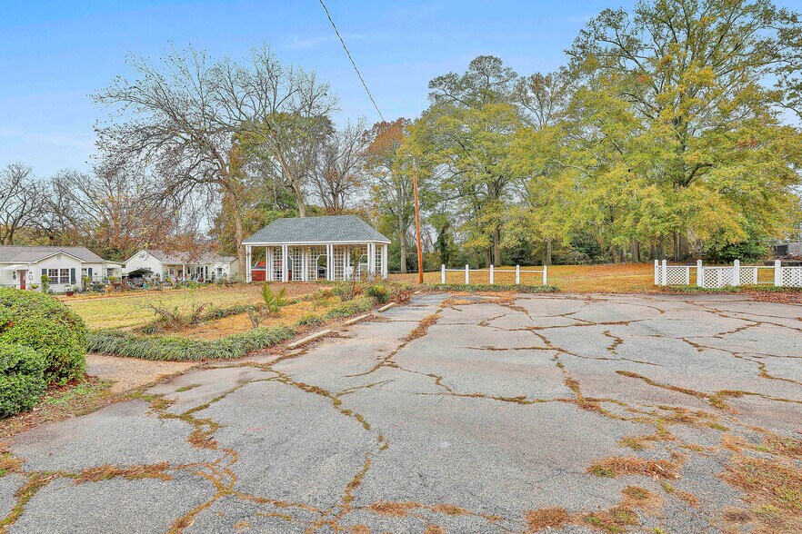 More Photos Of 605 Hill St, Lagrange General Retail For Sale