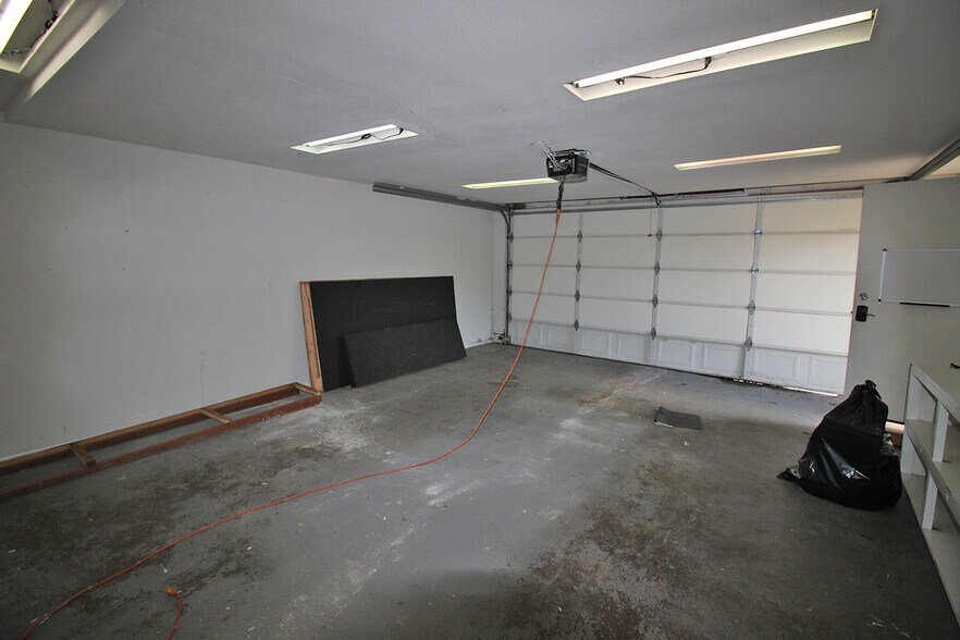 More Photos Of 11101 Bingham Ave E, Tacoma Office Residential For Lease