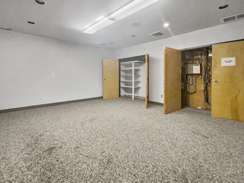 More Photos Of 608 N High St, Millville Medical For Sale