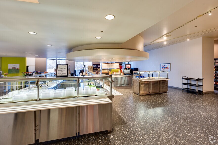 More Photos Of 2100 E Lake Cook Rd, Buffalo Grove Office For Lease