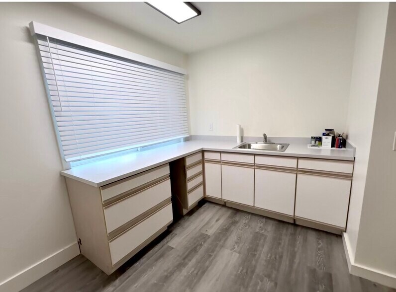 More Photos Of 3501-3511 SE Milwaukie Ave, Portland Office For Sale