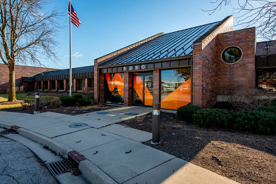 More Photos Of 5350-5360 Keystone Ct, Rolling Meadows Light Distribution For Lease