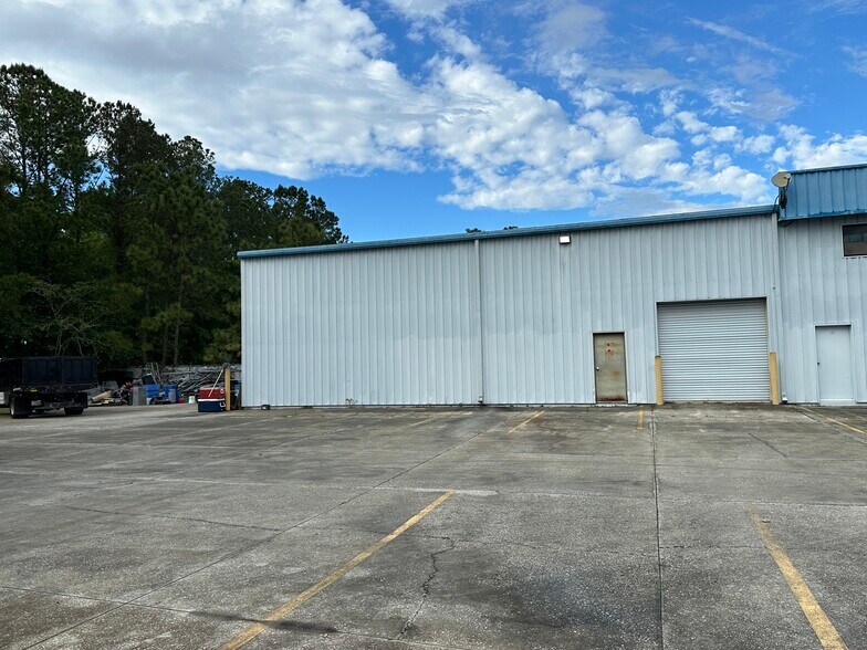 More Photos Of 6811 Phillips Industrial Blvd, Jacksonville Flex For Lease