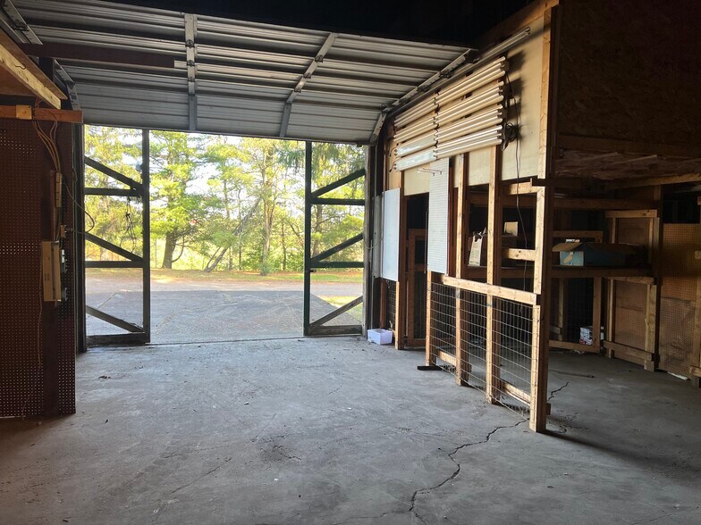 More Photos Of 1610 Greensburg Pike, North Versailles Warehouse For Lease