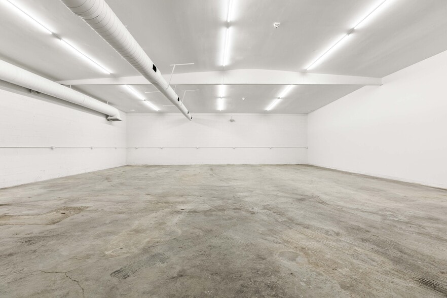 More Photos Of 11834-11836 Vose St, North Hollywood Warehouse For Lease