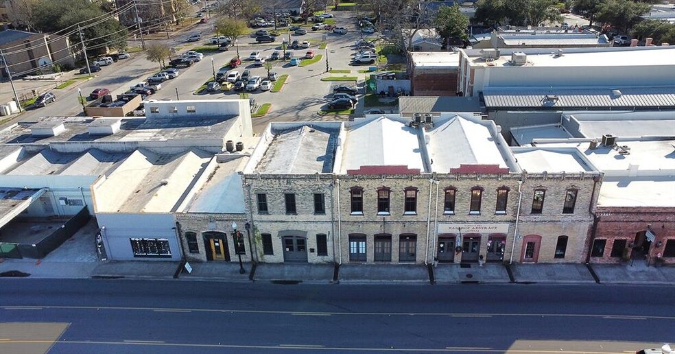 Primary Photo Of 709 Chestnut St, Bastrop Storefront Retail Residential For Lease