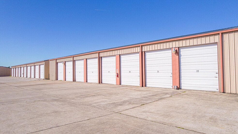 More Photos Of 207 27th St, San Leon Self Storage For Sale