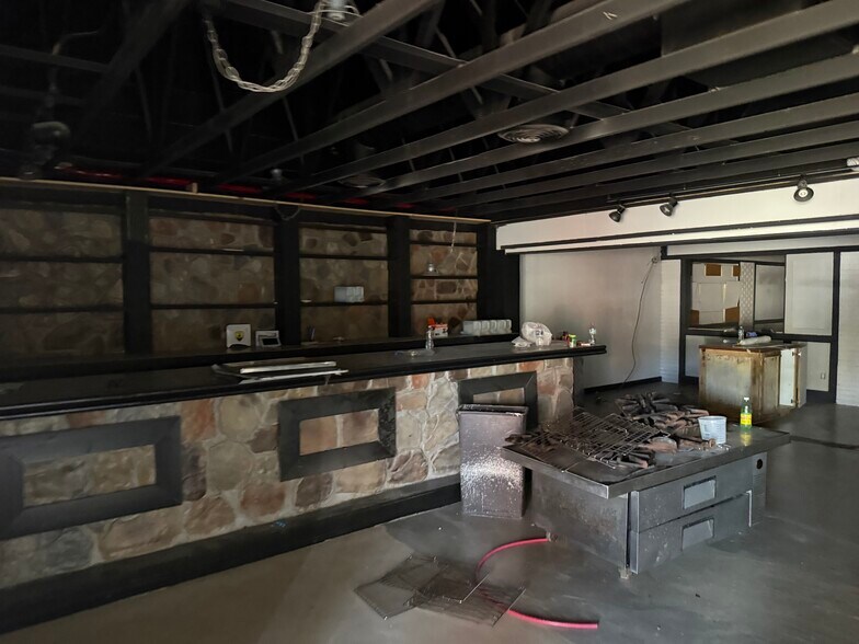 More Photos Of 1640 N Glenstone Ave, Springfield General Retail For Lease
