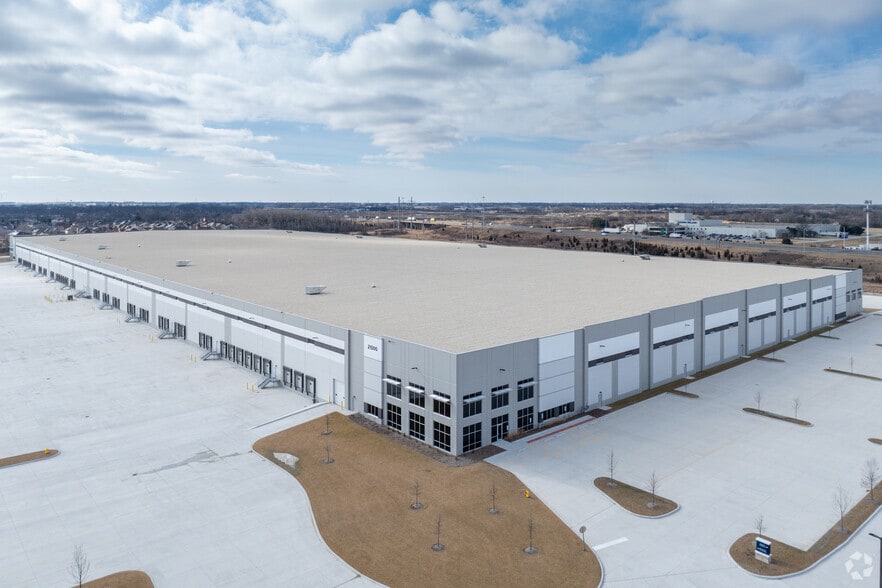 More Photos Of 21500 Gateway Dr, Matteson Manufacturing For Lease