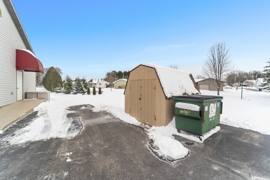 More Photos Of 155 W Menasha Ave, Whitelaw Flex For Sale