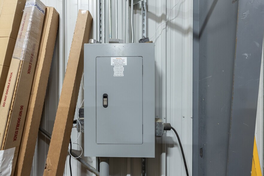 More Photos Of 3737-3757 Parkway Ln, Hilliard Showroom For Lease