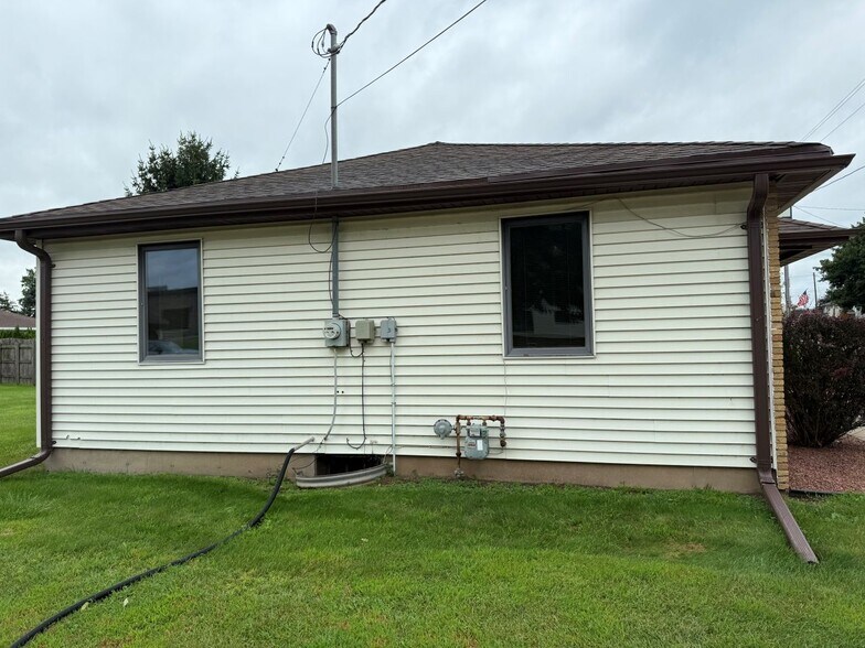 More Photos Of N4080 Hwy E, Freedom Office For Sale