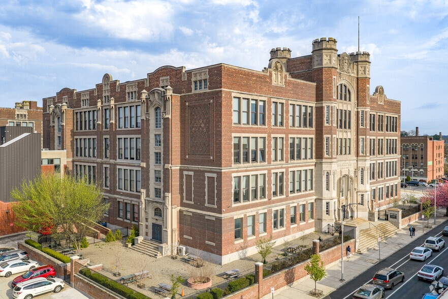 Primary Photo Of 220 S 47th St, Philadelphia Apartments For Lease
