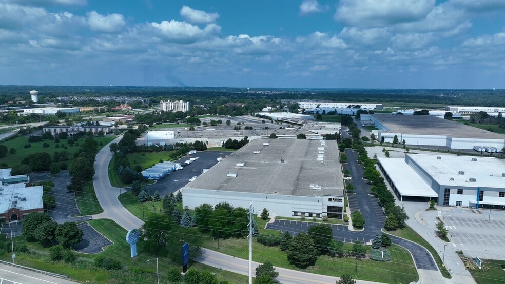 Primary Photo Of 300 Airport Rd, Elgin Warehouse For Lease