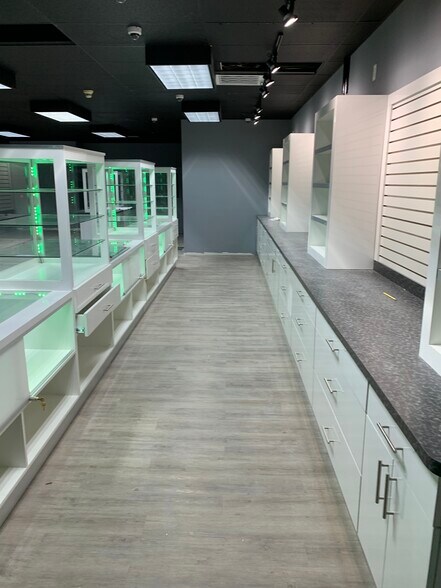 More Photos Of 821 Washington Ave, Bay City Freestanding For Lease