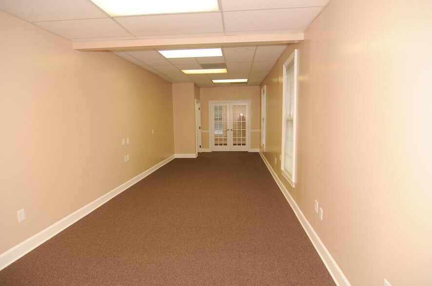 More Photos Of 103 Springfield Center Dr, Woodstock Office For Lease
