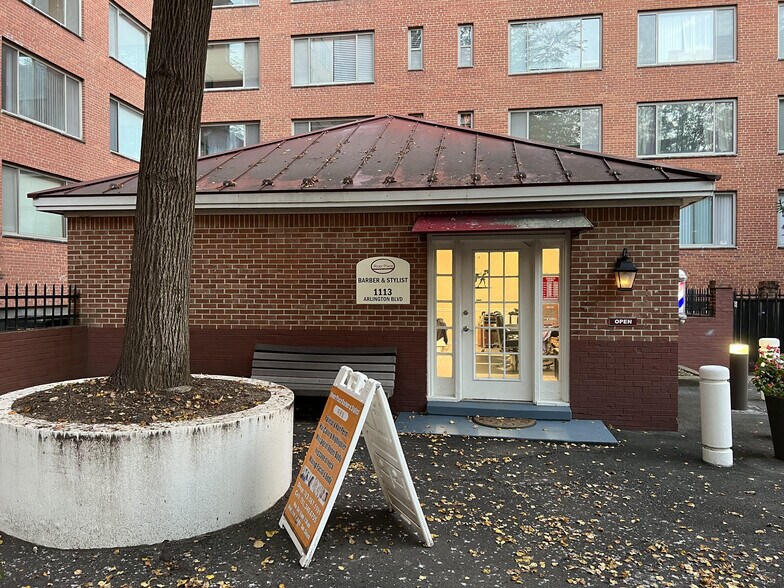 More Photos Of 1011-1121 Arlington Blvd, Arlington Apartments For Sale