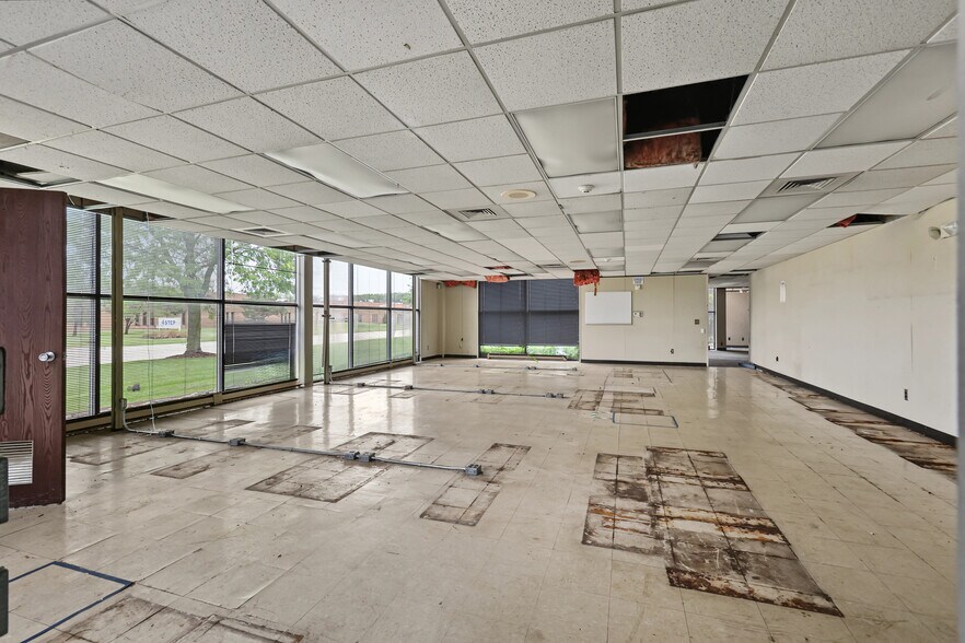 More Photos Of 15201 Mercantile Dr, Dearborn Light Manufacturing For Sale