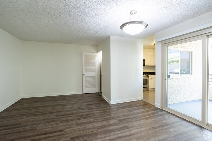 More Photos Of 7230 Franklin Ave, Los Angeles Apartments For Sale