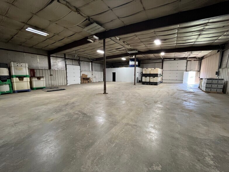 More Photos Of 206 S Catalpa St, Garnett Warehouse For Sale