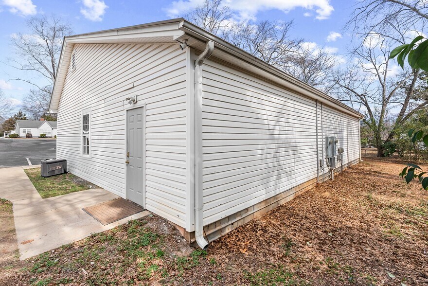 More Photos Of 107 Hillcrest Ave, Simpsonville Office For Sale